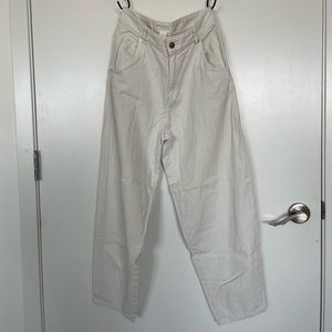 H&M high-waisted, mom style, slightly tapered leg, ankle length jeans | size 4